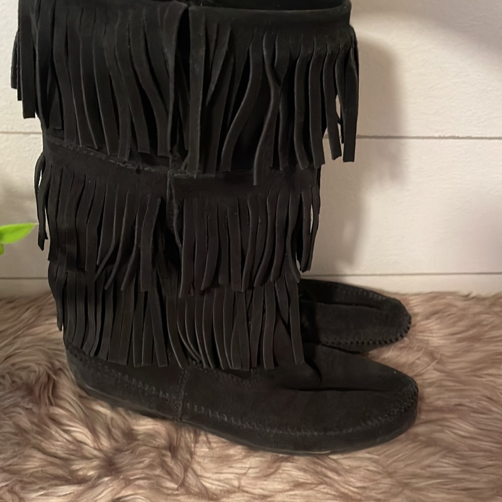Minnetonka 3 Layer Fringe Boot Black Suede Size 10 - image 3